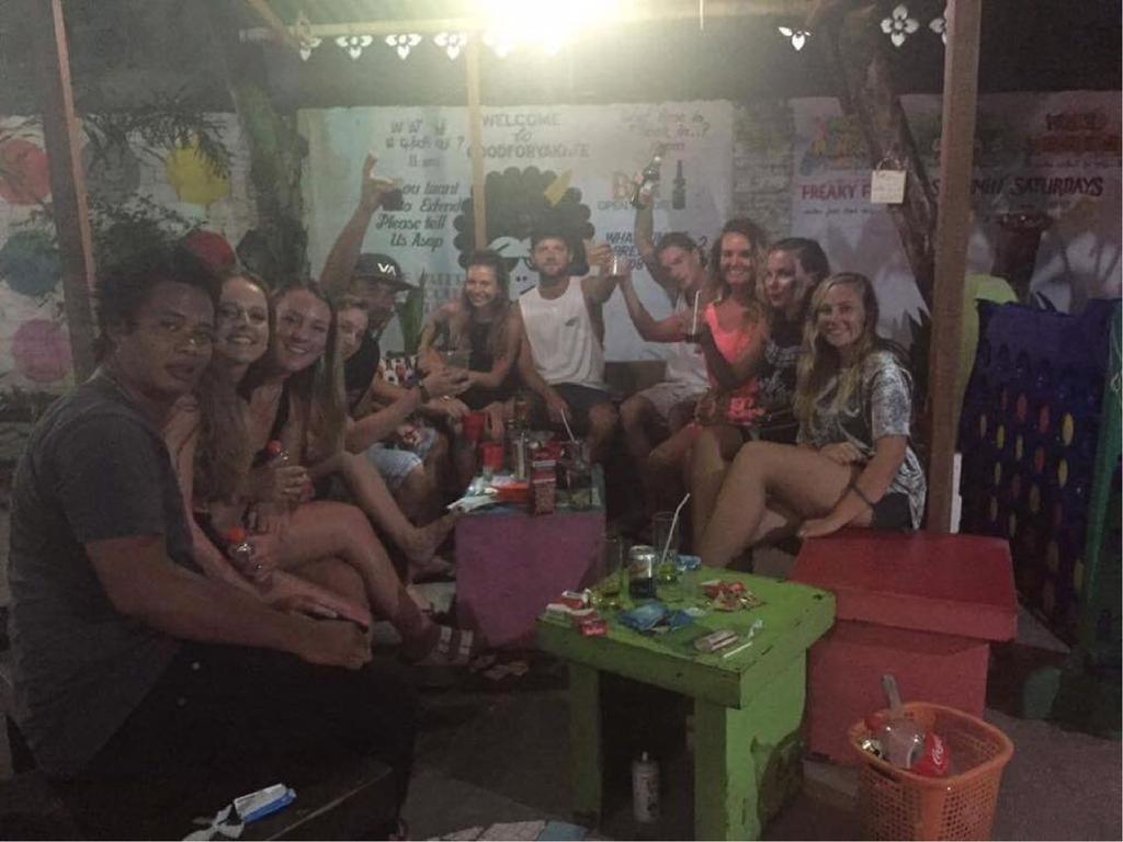 Good For Ya Knee Hostel & Bungalows (Adults Only) Quần đảo Gili Ngoại thất bức ảnh